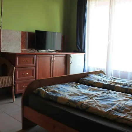 Lenke Apartmanhaz בלטונללה