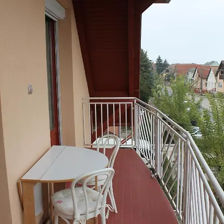 Lenke Apartmanhaz Διαμέρισμα Balatonlelle