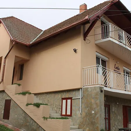 Lenke Apartmanhaz דירה