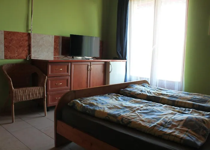 Lenke Apartmanhaz בלטונללה