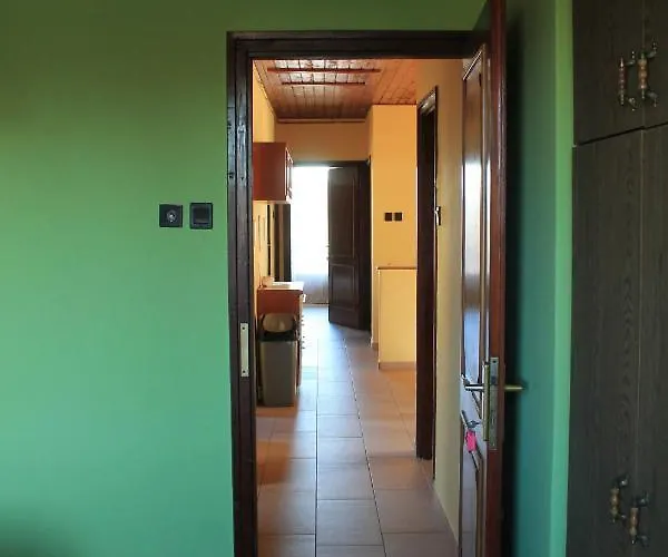 Lenke Apartmanhaz * بالاتوليلّي