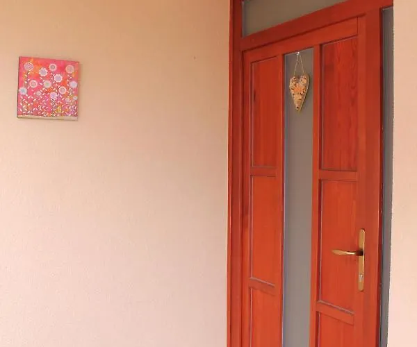 Lenke Apartmanhaz شقة بالاتوليلّي