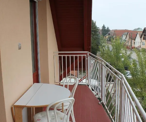 Lenke Apartmanhaz דירה בלטונללה