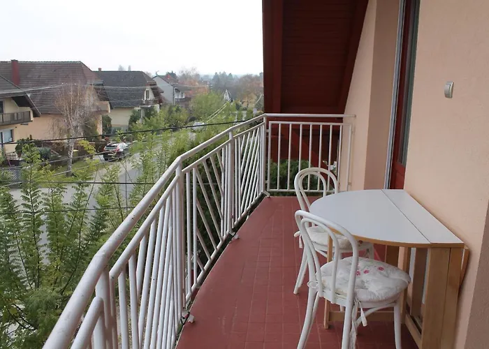 Lenke Apartmanhaz *