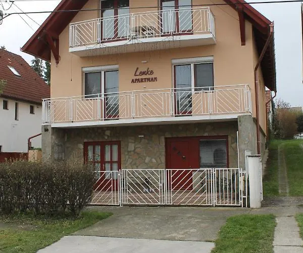 Lenke Apartmanhaz בלטונללה